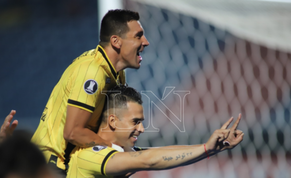 HOY / Nada detiene la marcha aurinegra y ahora lidera en la Libertadores