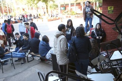 Marcha estudiantil para “rajar” al ministro Petta | Crónica