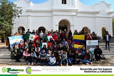 Extranjeros en recorrida turística - cultural por Capiatá en el marco de la Feciantcap