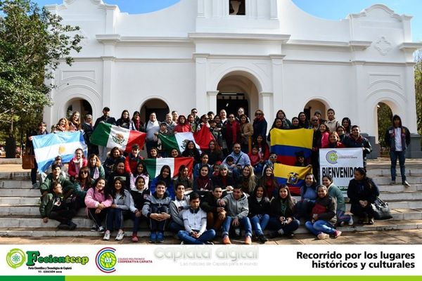 Extranjeros en recorrida turística - cultural por Capiatá en el marco de la Feciantcap