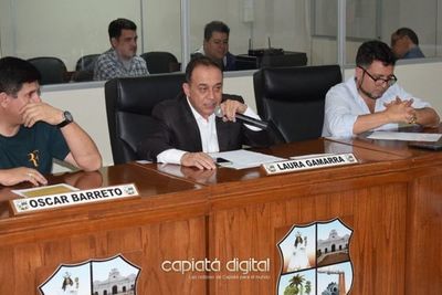 Javier Trinidad admite haber recibido el título como presidente de la Junta Municipal
