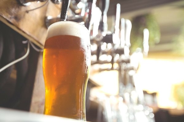 Doña orina cerveza sin tomar ni un solo trago | Crónica
