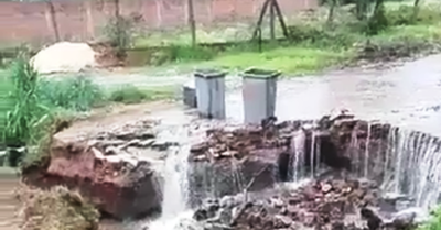Intensa lluvia provocó la caída de un puente que unía a los barrios Fátima y Santa Librada