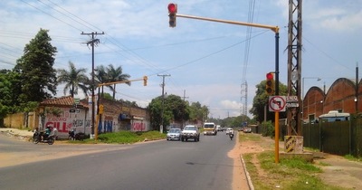 Sin giro a la izquierda en Avelino Martínez y Brasil
