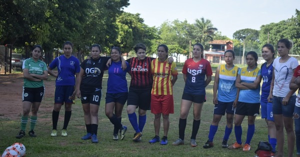 Fútbol femenino: la selección Sanlorenzana disputó un encuentro amistoso