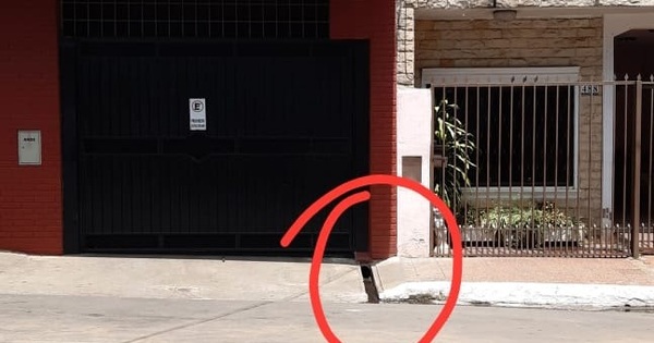 Queja ciudadana: conocido hotel arroja agua servida