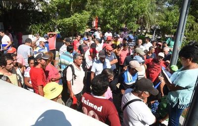 Cuidacoches piden boletas - Locales - ABC Color