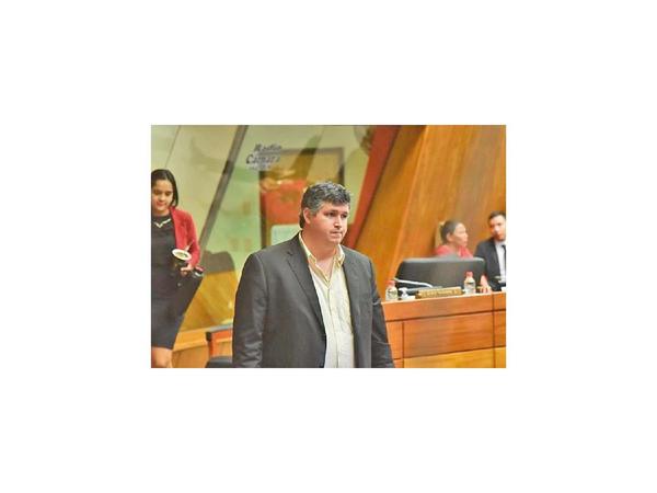 Samaniego rechaza desafuero y dice que juez comete error