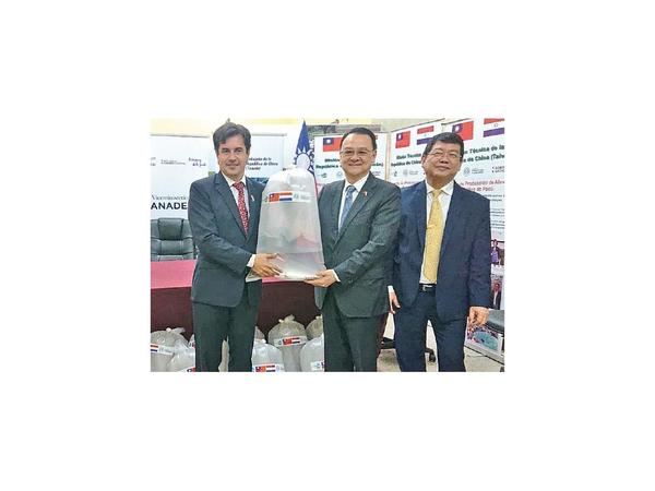 Taiwán entregó alevines de surubí
