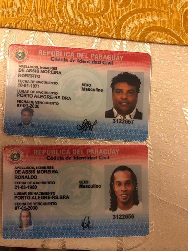 PARAGUAY: DETIENEN A RONALDINHO POR POSEER PRESUNTO PASAPORTE FALSO