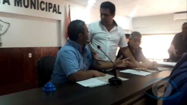 Junta Municipal: Por incidentes de minoría acevedista, el grupo de los 7 sesionó en el despacho de Gloria Escobar