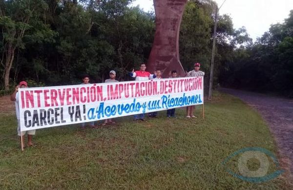 Ciudadanos indignados se manifestaron contra el Intendente en la entrada del Parque Nacional Cerro Corá