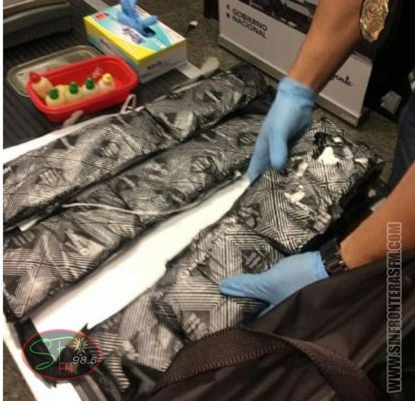 Cae pasajero por supuesto intento de traslado de droga a España