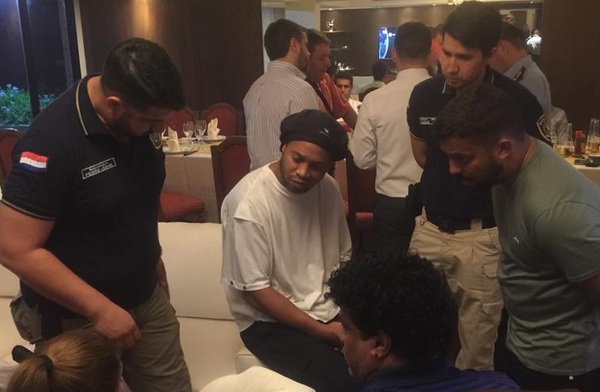 "Ronaldinho": Fiscales investigan documentos y pasaportes