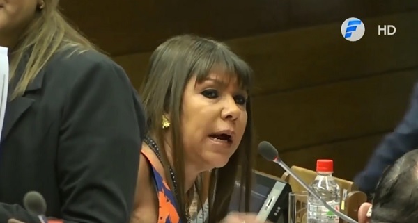 Diputada pide respeto para "feas y morenas"