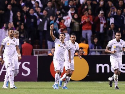 Liga de Quito golea a los suplentes de River Plate