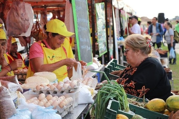 Esta tarde vuelve la feria “De la Colonia a tu Mesa” - ADN Paraguayo