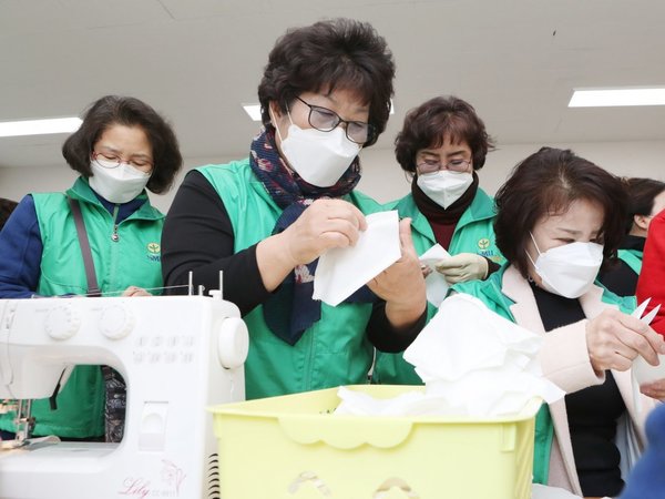 China reconoce que no hay mascarillas suficientes