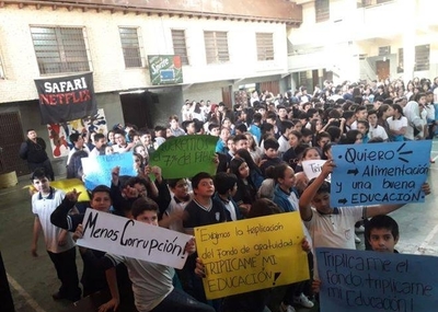 HOY / Secundarios se movilizan por más presupuesto y que Petta sea echado de MEC