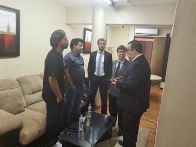 Documentos truchos fueron un regalo para Ronaldhino