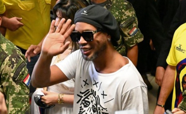 Empresario habría "gestionado" documentos para "Ronaldinho"