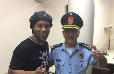 HOY / Ronaldinho se expone a 5 años de cárcel por documentos falsos