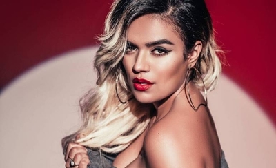 HOY / La colombiana Karol G agradece a "Tusa" y apoya feministas mexicanas