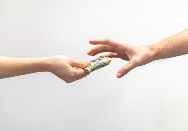 Al que debe por prestación alimentaria bloquearán créditos, registro de conducción, derecho a vender y otras penas - ADN Paraguayo