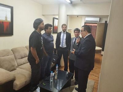 Ronaldinho recibió documentos falsos como obsequio, dice fiscal
