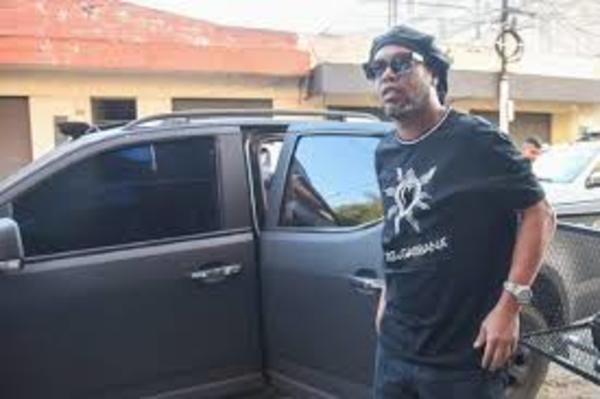 Documentos paraguayos fueron "obsequio" de quienes trajeron a Ronaldinho al país