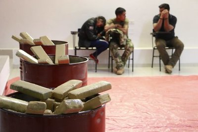 Emboscada: cae militar con 400 kilos de marihuana - Paraguay Informa