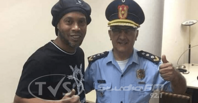 Ronaldinho se expone a 5 años de cárcel por documentos falsos
