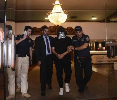 Caso Ronaldinho: empresario con cédula falsificada se “paseaba” con la Policía en el aeropuerto - Nacionales - ABC Color
