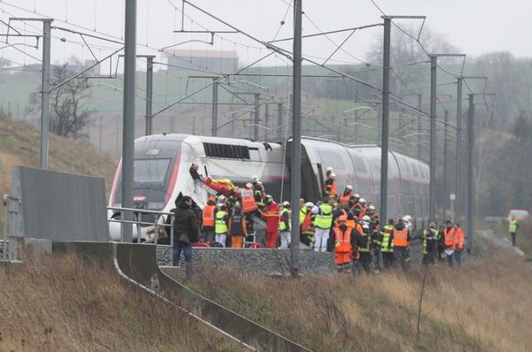 Veintidós heridos en Francia al descarrilar tren de alta velocidad a 270 km/h - Mundo - ABC Color