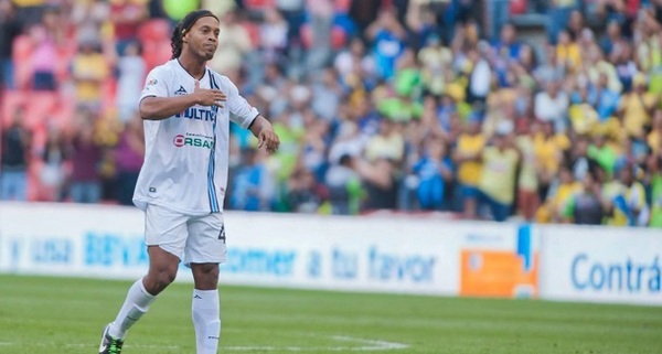 El día que el Estadio Azteca se rindió a los pies de Ronaldinho [VÍDEO]