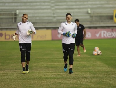 El plantel de Olimpia regresa a medianoche