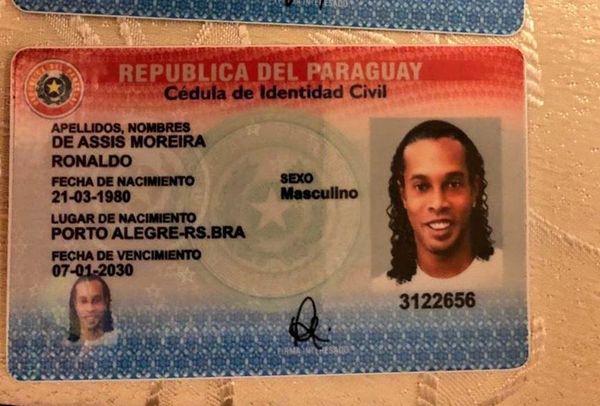 Detenido por portar documentos de contenido falso: Ronaldinho colabora con la policía a fin de aclarar la situación