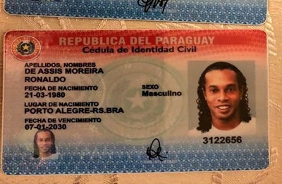 Abogado de Ronaldinho afirma que su cliente contará quien fue el que le “regaló” documentos falsos - ADN Paraguayo