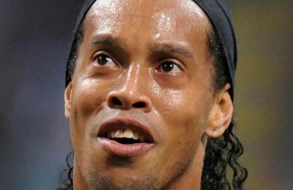 Filtran el pasaporte falso con el que Ronaldinho fue detenido en Paraguay - C9N