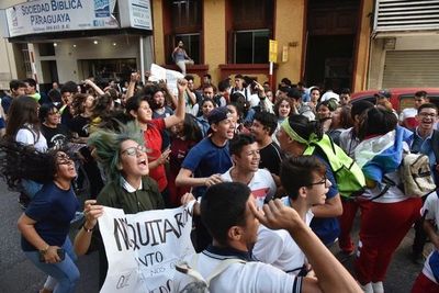 Fenaes pide mayor recurso para la educación pública - Nacionales - ABC Color