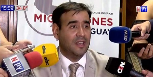Director de Migraciones renuncia tras escándalo sobre documentos de Ronaldinho | Noticias Paraguay