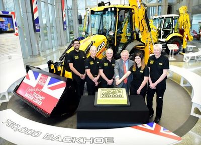 JCB acaba de producir su retroexcavadora número 750.000