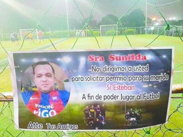 Faltó al futbolacho y le pidieron permiso a lapa