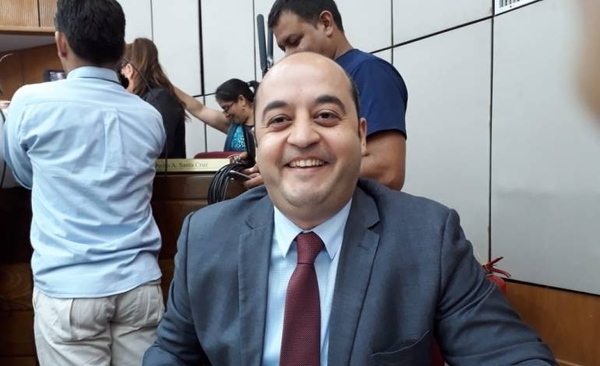HOY / El Senador Arnaldo Franco se refirió al caso Ronaldinho y dijo que los sucedido revela las debilidades institucionales