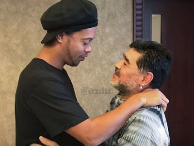 Maradona le desea "fuerza" a Ronaldinho: "La verdad siempre sale adelante"