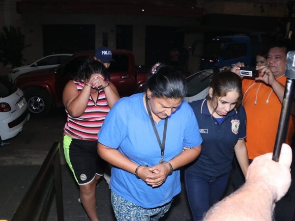Caso Ronaldinho: Mujeres detenidas llegan a la Fiscalía para declarar