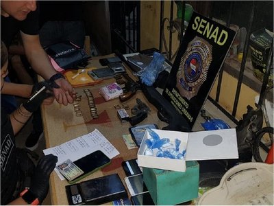 Senad detiene a un hombre y a su tía con cocaína y armas