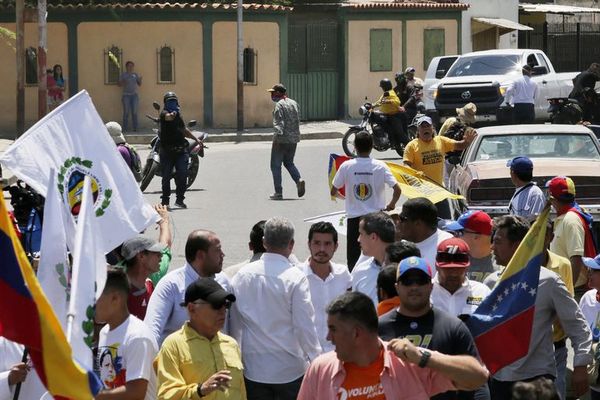 Hombre dijo haber sido contratado para simular ataque a Guaidó en Venezuela - Mundo - ABC Color