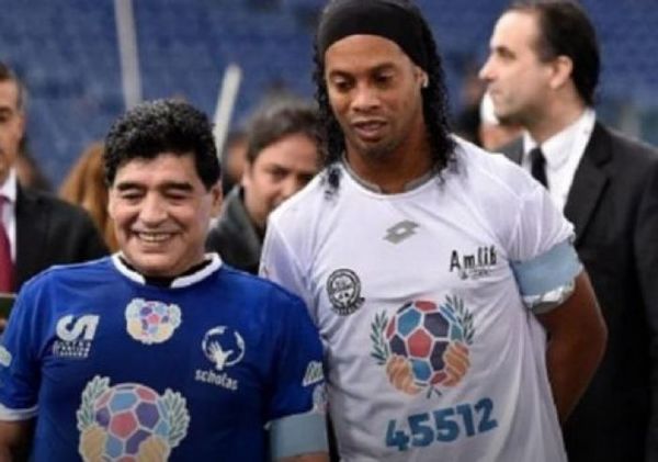 El mensaje de Maradona para Ronaldinho