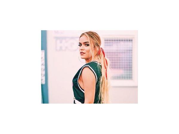 La colombiana Karol G agradece a Tusa y apoya a feministas